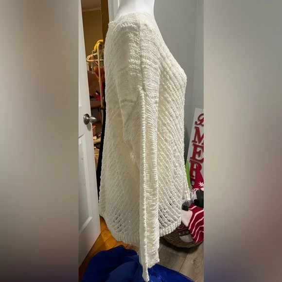 American Eagle Cream pullover - Picture 2 of 3